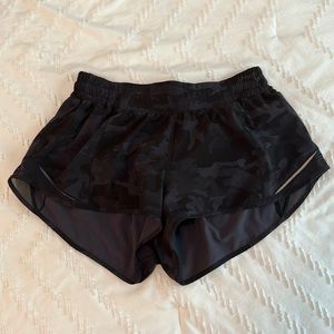 Lululemon hotty hot 2.5”